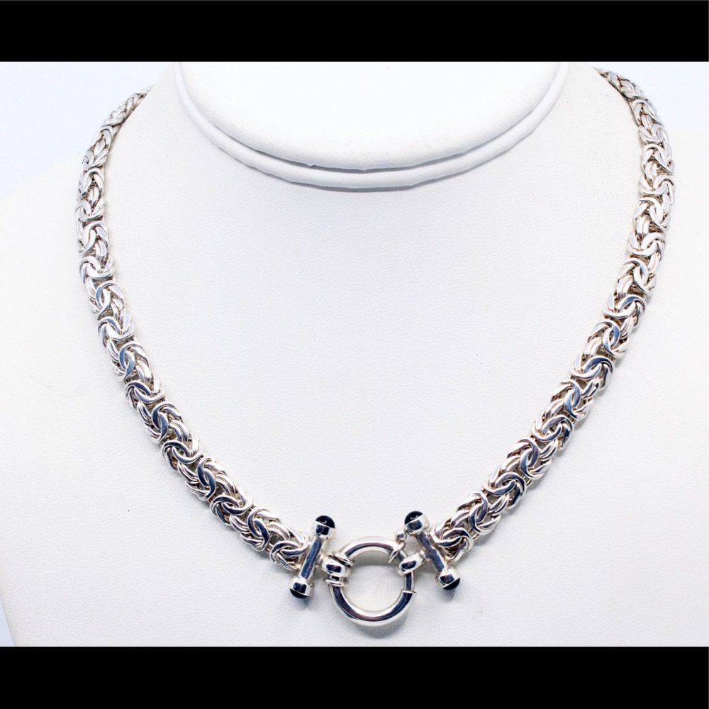 ❗️SALE❗️Stunning Sterling Silver Necklace W/ Onyx